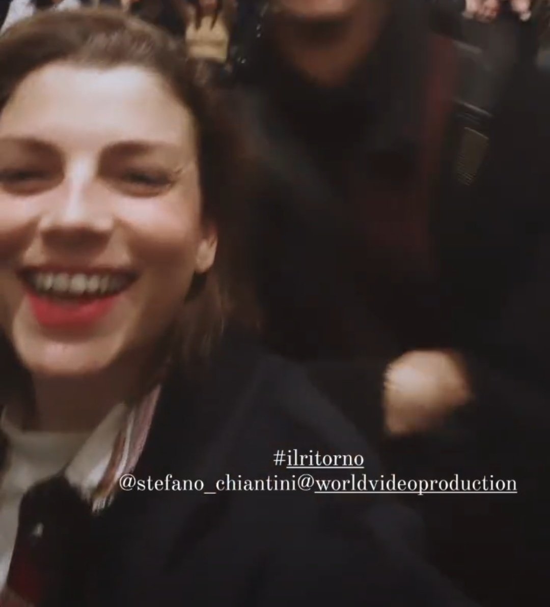 paccofragile's tweet photo. alexa play l'amore della mia vita ❤️‍🩹 #ilritorno https://t.co/1q0Zirssh4