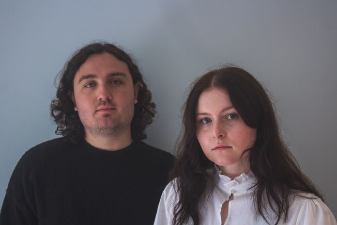 Under_Radar_Mag's tweet photo. Washington D.C.-based dream pop band @glosserbandd has shared a new single "The Artist,” premiering with Under the Radar. The band's debut LP, 'DOWNER,' is out on January 27th.
https://t.co/QwvU69bL4T https://t.co/g9NQBeLJSS