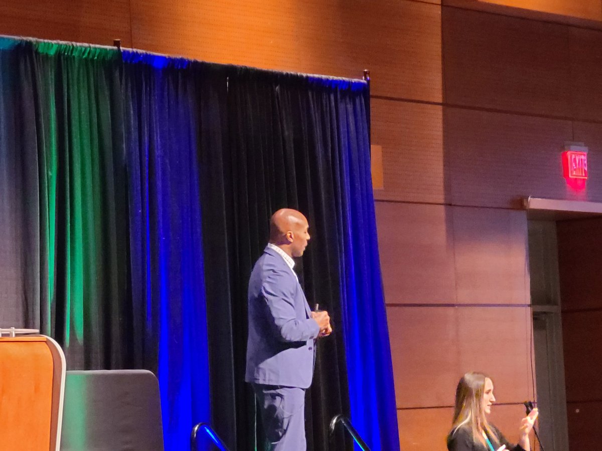 It was awesome collaborating with <a href="/k_shelton/">Ken Shelton</a> <a href="/vste/">VSTE</a>! The power of simplisticity in design.  65% to 10%.  What does it mean?  Hmmmm..... #vste22 <a href="/MpMiddle/">Manassas Park Middle School</a> are you ready to be awesome?