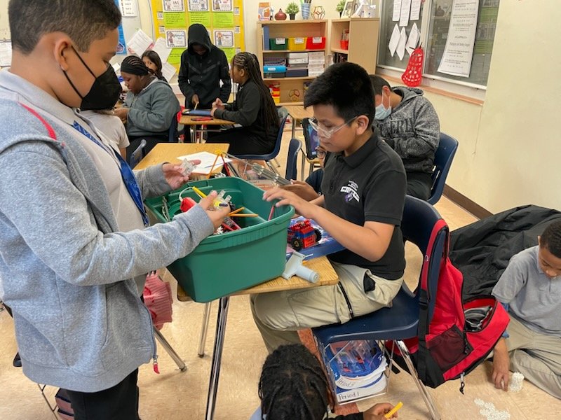 ShenandoahMS's tweet photo. What does math have to do with roller coasters? Lots! Here are Ms. Arriete's students as they work on building the ultimate coaster. #SMSMath #SMSSTEAM #SMSMuseumsMagnet @MDCPS @MDCPSCentral @SuptDotres @miamimagnets @MariTereMDCPS https://t.co/qOuwvAEPRT