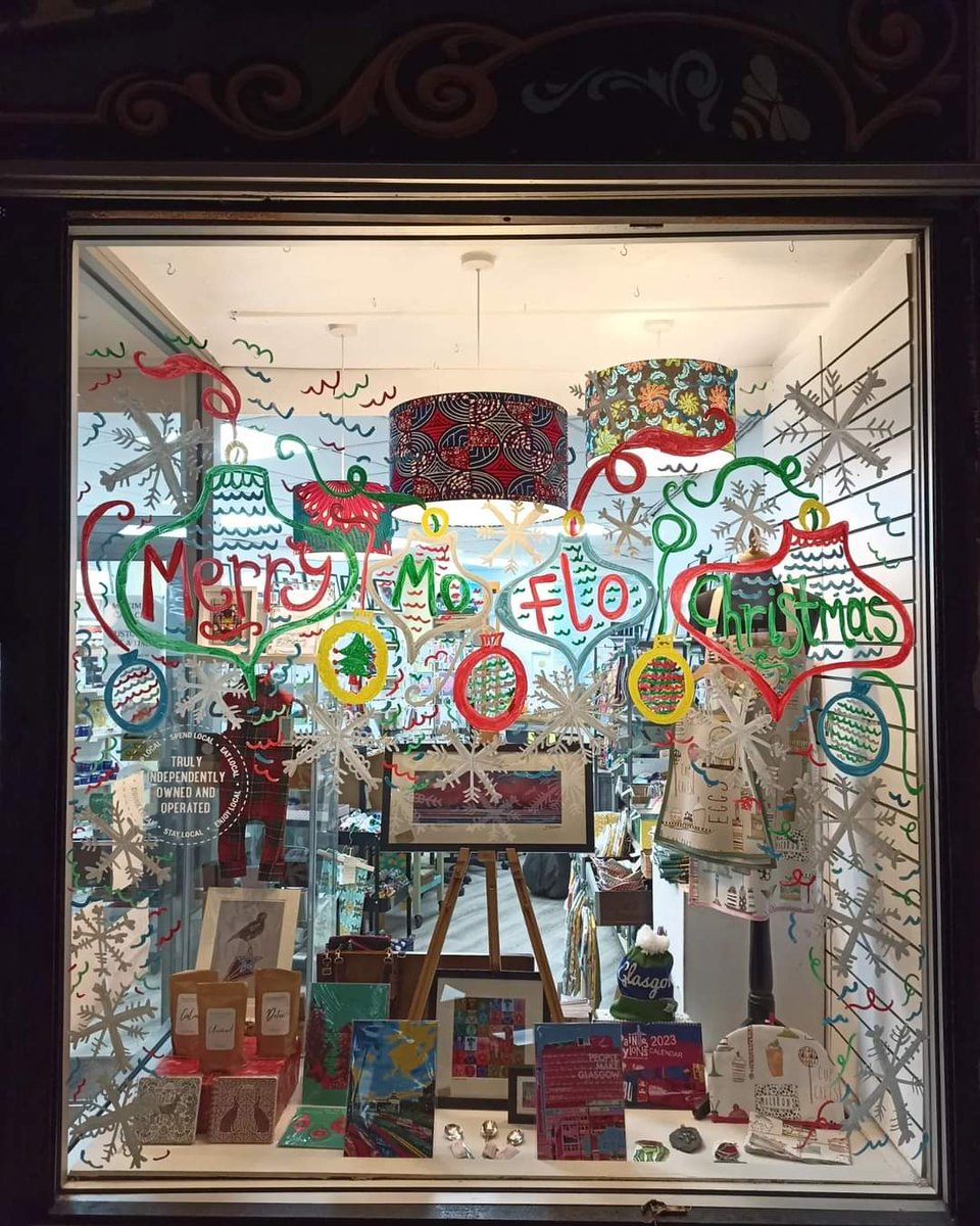 ** An exciting day!! **

Our festive windows were completed today🎄

The fabulously talented <a href="/clairebdraws/">ClaireBarclayDraws</a> decorated the windows with her quirky illustrations again &amp; they look amazing 😍!

Then I got the tree up &amp; the window displays all changed.
 
Suzi ☀️🎅
#shoplocal