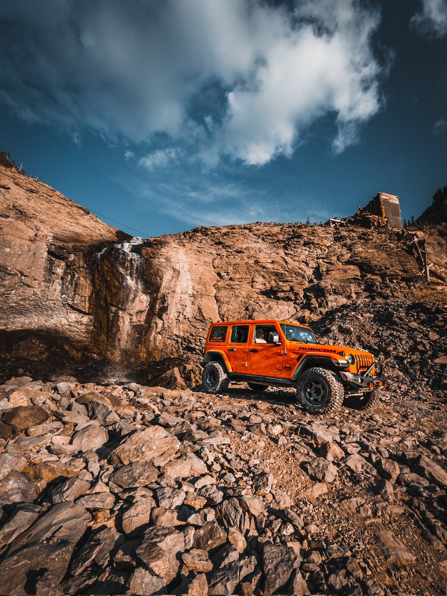 'Some of us are drawn to the mountains the way the moon draws the tide. Both the great forests and the mountains live in my bones. They have taught me, humbled me, purified me and changed me.' - Halifax
#jeepjlu #mountainmonday #sanjuanmountains #jeepwrangler #switchbacks #bbp