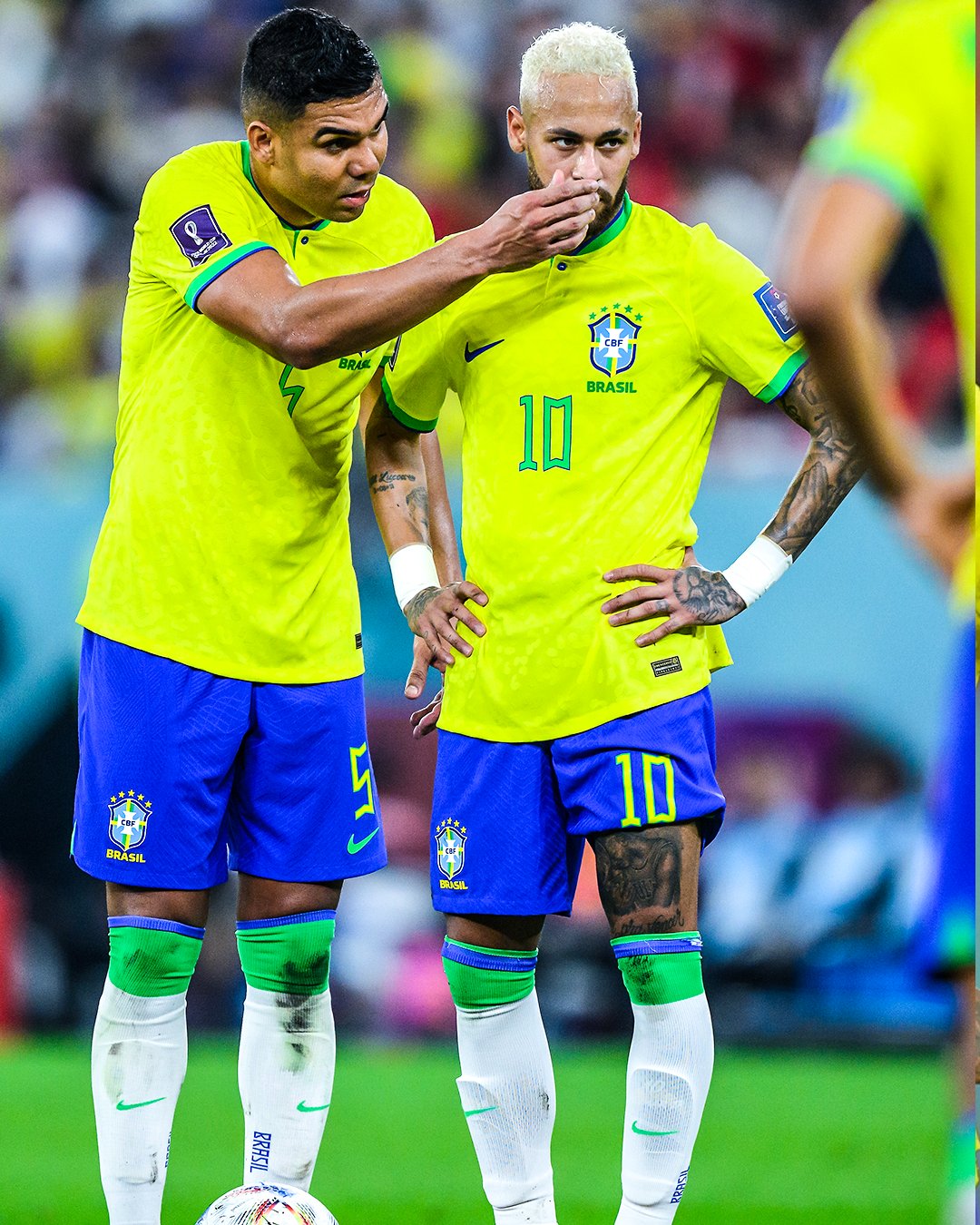 b-r-football-on-twitter-casemiro-is-always-looking-out-for-neymar