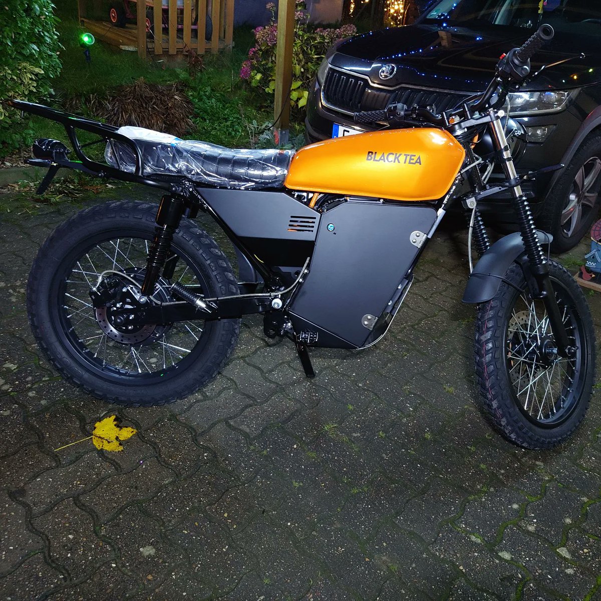 Nerdpfleger's tweet photo. Am Abend wurde meine #BlackteaBonfireX von #blackteamotorbikes durch geliefert und die kurzfristige Anmeldung hat auch bei der @StadtAB war auch sehr einfach. #emotorbike #blackteabonfire #emotorrad #emotorcycle #leichtkraftrad #125ccm #125er #BonfireX
https://t.co/p9JQBIEm0j https://t.co/nIDyMJdnH0