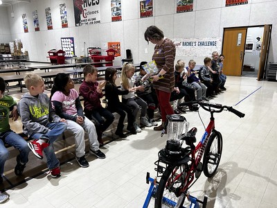 IADeptofEd's tweet photo. Seventeen Iowa schools are successfully using 5-2-1-0 Healthy Choices Count! practices to help students develop healthy habits. See our Flickr album for photo highlights from these 17 schools. https://t.co/NJo9yPU6IX @HealthiestIowa https://t.co/ahw2bMqeUs