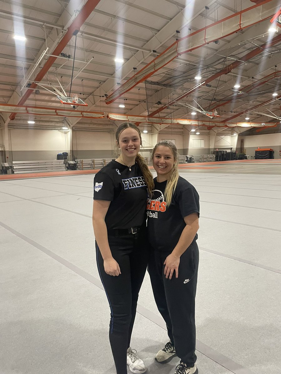 AddisonFisher_5's tweet photo. Another great camp at @UFOilerSoftball. A big thank you to @DloweOilerkid , @CoachLeedy , Coach Babcock, and all the players for an amazing camp and a good opportunity to play with so many great athletes. @FinesseHoverman @CollegeBDJocks https://t.co/39A4UbNNLG