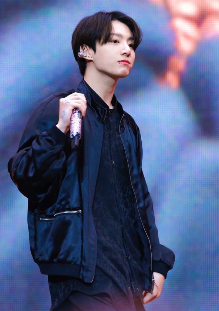 KookCharts's tweet photo. Jungkook becomes the first Asian male soloist and 1st Korean soloist in history to have two songs to spend multiple weeks in the Top 10 of Billboard Global 200 Excl. US with “Dreamers” charting at #6 for a 2nd week. https://t.co/46WqjDQzuS