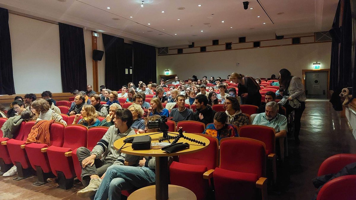 CercleLH's tweet photo. Merci pour votre participation à notre conférence-débat de ce soir sur EACOP !

Nos prochains évènements :
🏫 Penser l'éducation et l'instruction en socialistes - 12/12 avec @FabreMlanie1
👷‍♀️ Enjeux et conséquences de la reforme de l'assurance-chômage - 15/12 avec @HadrienClouet https://t.co/KVZXpnUhYK
