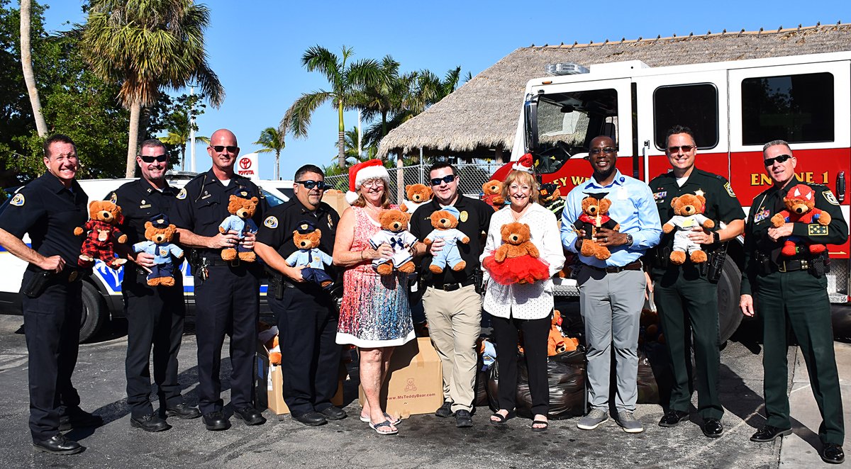 Members of the Key West Woman’s Club on Monday presented boxes and boxes of adorable teddy bears to the Key West Police Department, the Key West Fire Department, and the Monroe County Sheriff’s Office.
Woman’s Club Co-chairs Annita Tschanz and Kathleen Moody presented. https://t.co/kFLo4XkOVx