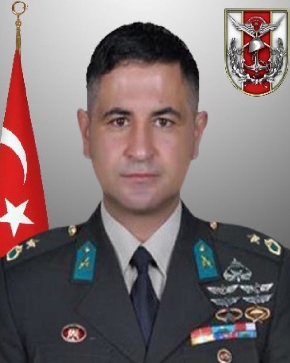 Pençe-Kilit operasyonu bölgesinde şehit olan Piyade Komando Binbaşı Mehmet DUMAN’a Allah’tan rahmet, yakınlarına ve aziz milletimize başsağlığı diliyorum. Türk Milleti’nin başı sağolsun.