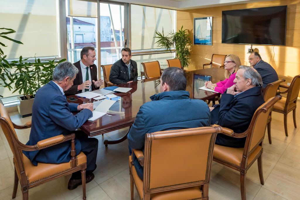 GuillermOngayo's tweet photo. ✅ Reunión de trabajo con el presidente @RevillaMiguelA para atender las necesidades de la Asociación Cántabra de Comercio e Industria de Panadería 🥖 #ACIPAN @PanCantabria

🖥 Conferencia de Agricultura y Desarrollo Rural y Consejo Consultivo de Política Agrícola y Pesquera https://t.co/9l9qlvzDyG
