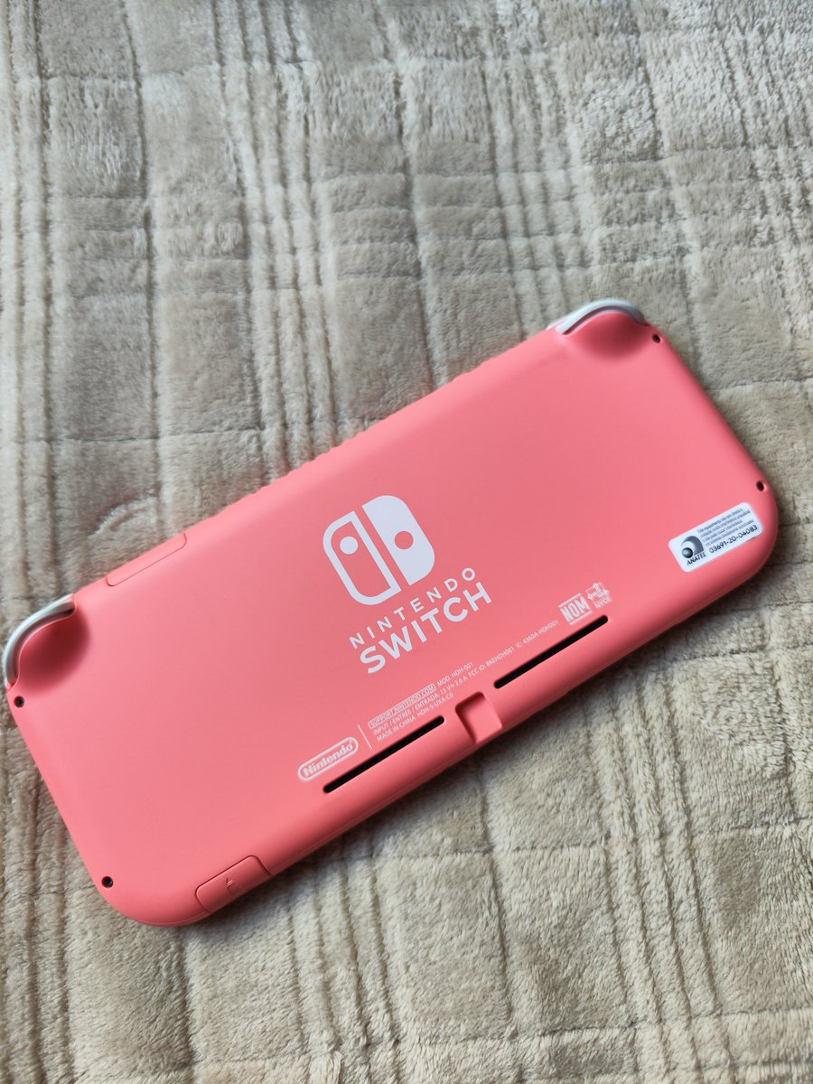 pohakafer's tweet photo. Galera, to vendendo por R$ 1.300. Ta em ótimo estado. Fiz o up pro Switch normal e agora ta parado. https://t.co/IFM3Kt3D36