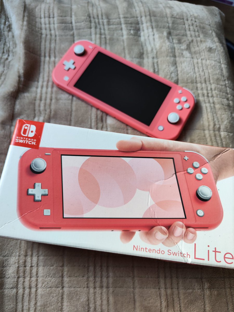 pohakafer's tweet photo. Galera, to vendendo por R$ 1.300. Ta em ótimo estado. Fiz o up pro Switch normal e agora ta parado. https://t.co/IFM3Kt3D36