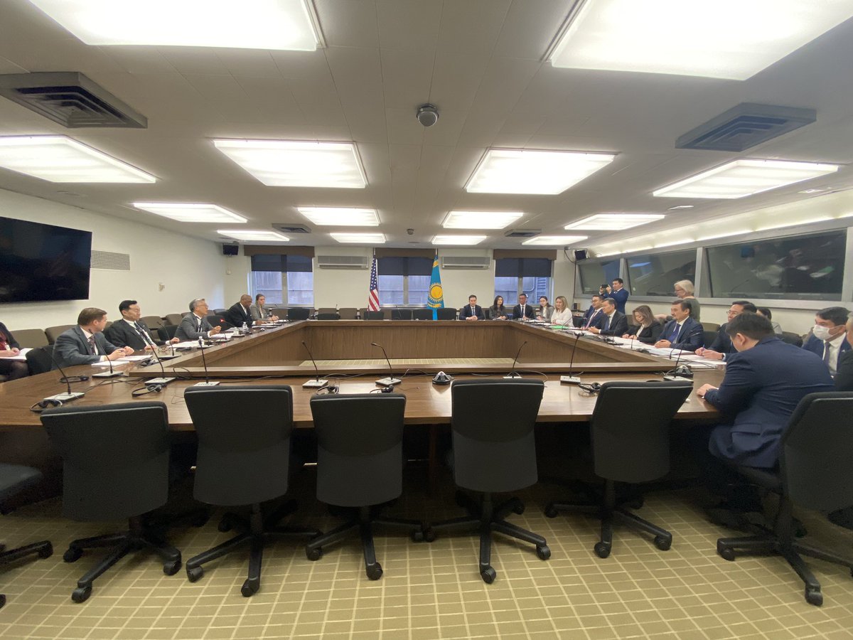 KazakhEmbassy's tweet image. At today’s #ESPD meeting Kazakhstan and the U.S. delegations led by First DFM Kairat Umarov and @State_SCA Assistant Secretary Donald Lu reaffirmed mutual commitment to the enduring 🇰🇿🇺🇸 partnership in political, economic and humanitarian areas.