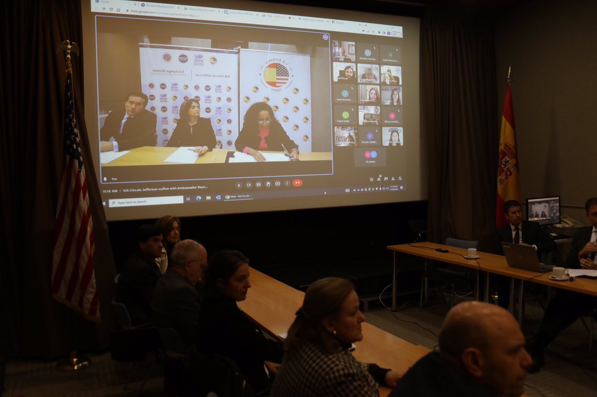 El pasado lunes 28 tuvimos un encuentro con la Embajadora Julissa Reynoso que aceptó la Presidencia de Honor de @viacirculojefferson y en la que compartió con todos los IVLP las prioridades estratégicas de la Embajada. Como siempre Muchas gracias <a href="/usembassymadrid/">U.S. Embassy Madrid 🇺🇸🇪🇸</a>