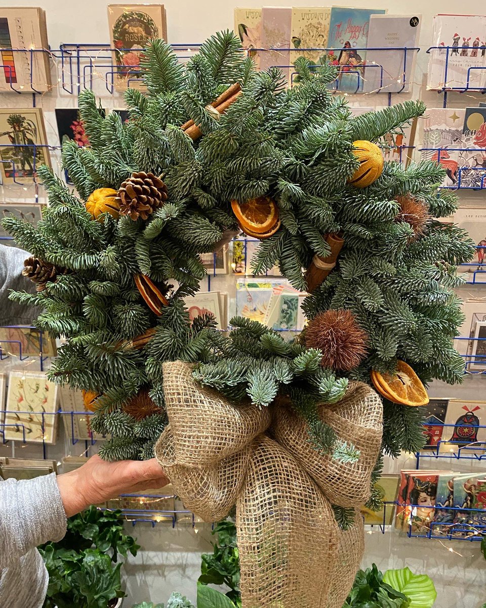 realbluedoor's tweet photo. A super-speedy, super-talented group of clever, creative women produced some gorgeous wreaths at tonightโs workshop. Nice job, ladies! #doorwreath #christmaswreathworkshop #wreathmakingworkshop #makeyourownwreath #creativechristmas #christmaswreath #christmas2022 https://t.co/rzWDtFXuLM