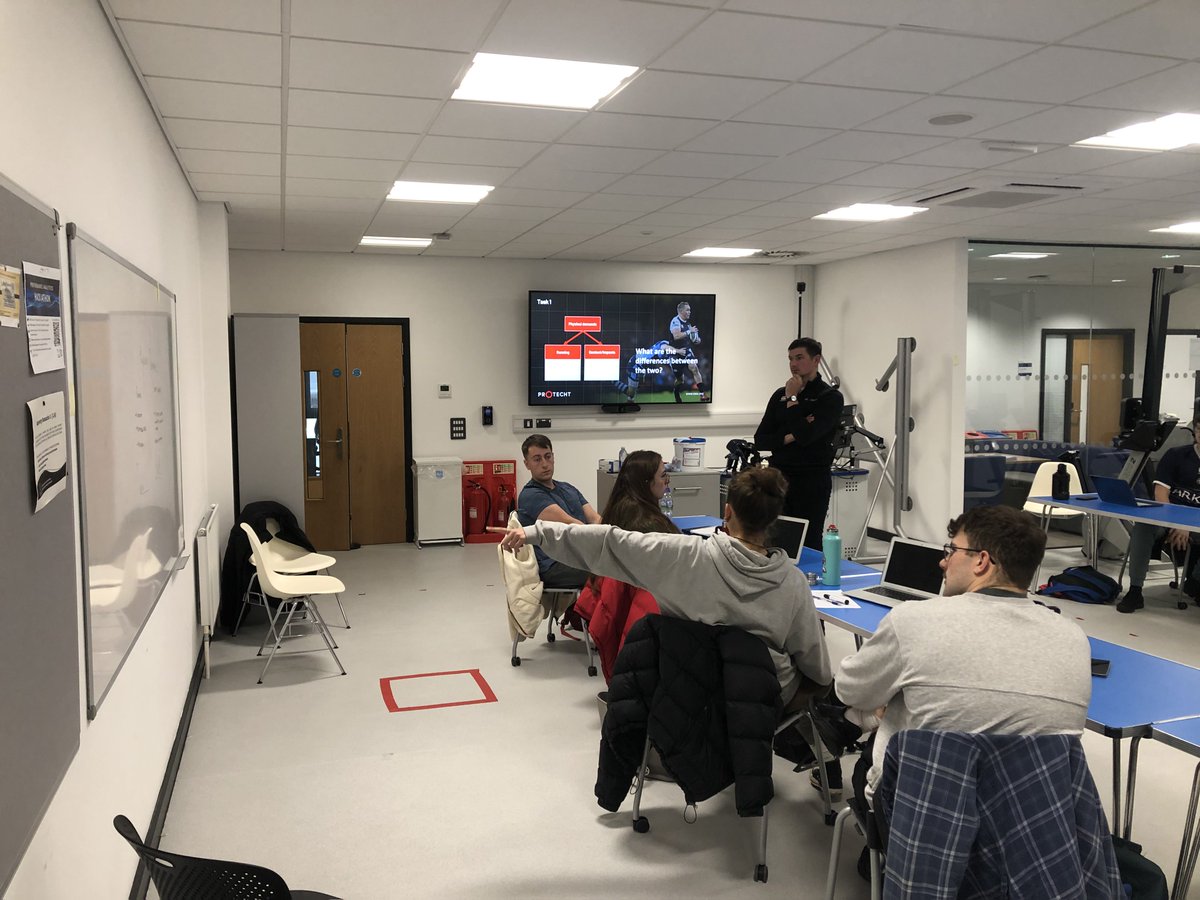 @SUSportsScience <a href="/neilbezodis/">Neil Bezodis</a> <a href="/wildy_jj/">James Wild</a> <a href="/redbullracing/">Oracle Red Bull Racing</a> Monitoring Head Impacts in Contact Sports 🥊 🏉 <a href="/ChrisJones235/">Dr Chris Jones</a> from <a href="/PROTECHTPro/">PR⭕️TECHT</a> delivered an insightful sport science data journey w/🔑 insights-
➡️Where does impact load data fit in sport?
➡️Impact load variables
➡️Cross-sport impact distribution 
➡️Contact drill design

🧵 4/6