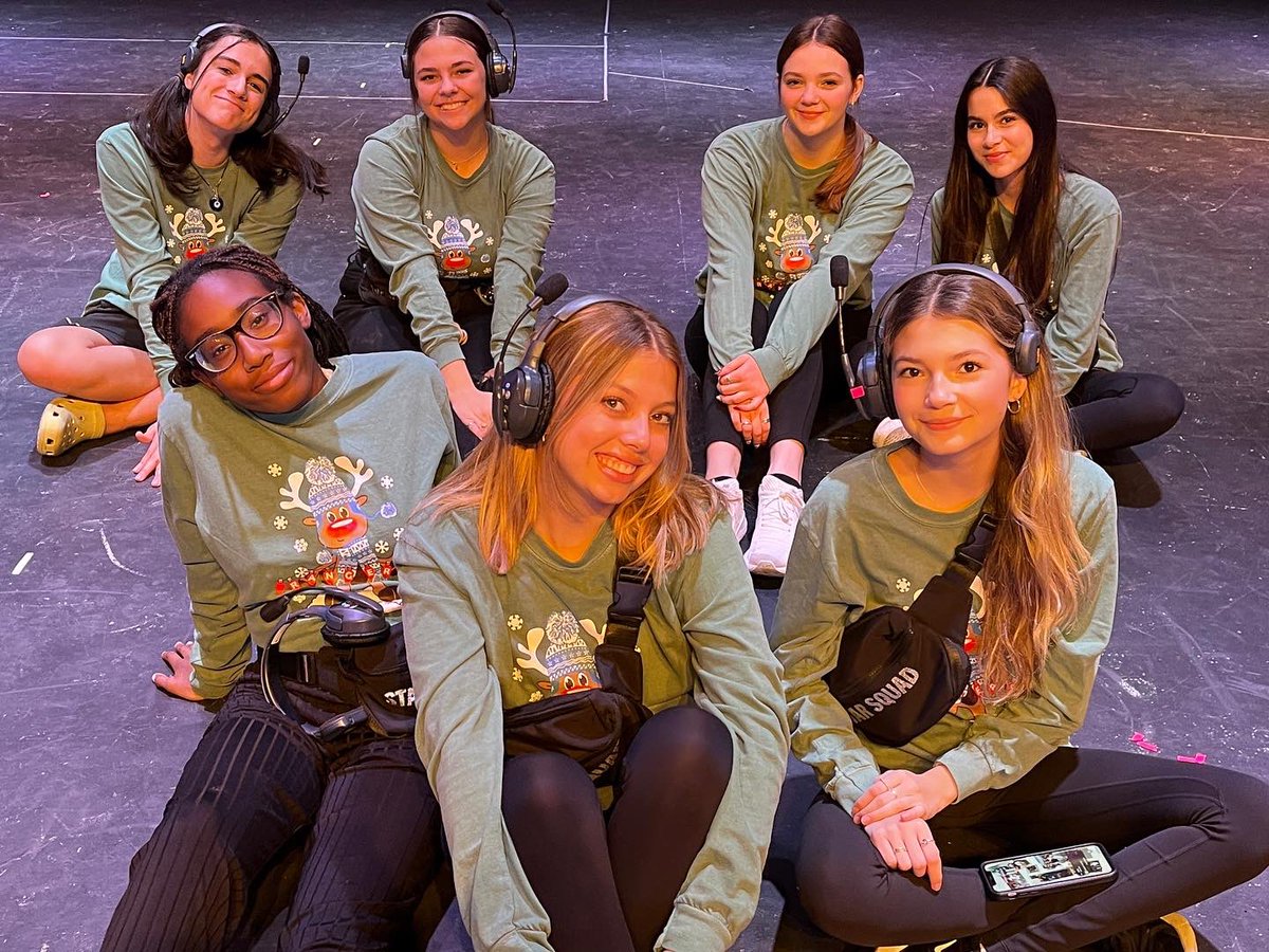 VRSteppers's tweet photo. Thank you to everyone who came out to our Holiday Dance Spectacular this weekend! Happy Holidays to all!❤️💚 https://t.co/LBWDXMMKMr