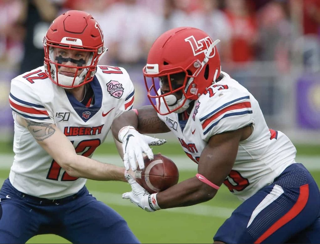 robertThenry6's tweet photo. Blessed to receive an offer from Liberty university🔴🔵⚪️⁦@CoachChadwell⁩ https://t.co/tUmML9duWn