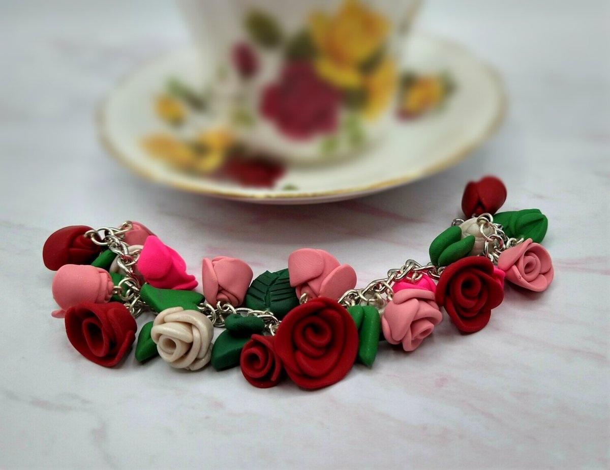 WTFcharms's tweet photo. Chunky rose charm bracelets https://t.co/BxVcA5UtAu