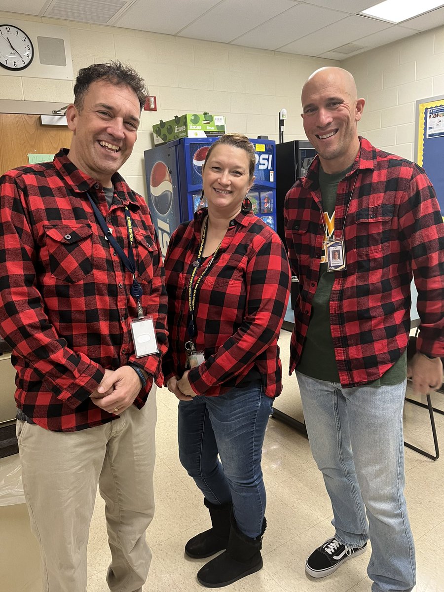 Triplets on Plaid Day #eyms #eyedge