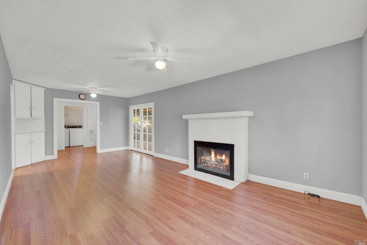 connieandjamie's tweet photo. The cottage-style home offers two bedrooms with one bath, a nice open living room with a fireplace, and access to the covered patio.

📍1751 Belgium Court | Napa, CA 94559 https://t.co/ltY0bO3E9w