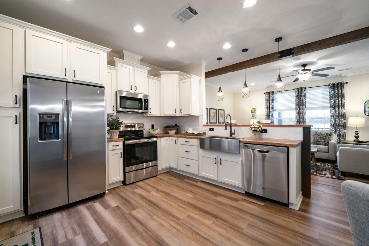 Franklin_Homes's tweet photo. IT'S THE MOST WONDERFUL TIME OF YEAR🎄There's no better place to spend the holidays with your family than the Ellistown! This open floor plan has plenty of room for all your loved ones to gather around! #franklinhomes  #modularhome #modular #modularbuilder https://t.co/k2vMT8xxDF