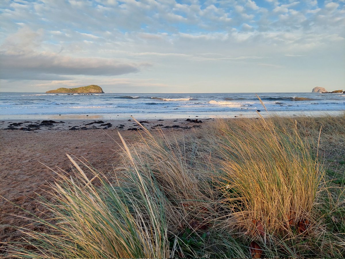 MelSherwood_'s tweet photo. Just looking at some of the photos I've snapped on my phone since being back in Scotland the last 2 weeks and I'm feeling so grateful. There's not much light at this time of year but its beautiful at times. #livingbythesea #soulnurturing #beachwalks #naturenurtures #bemoreRED https://t.co/49dlhIcpel