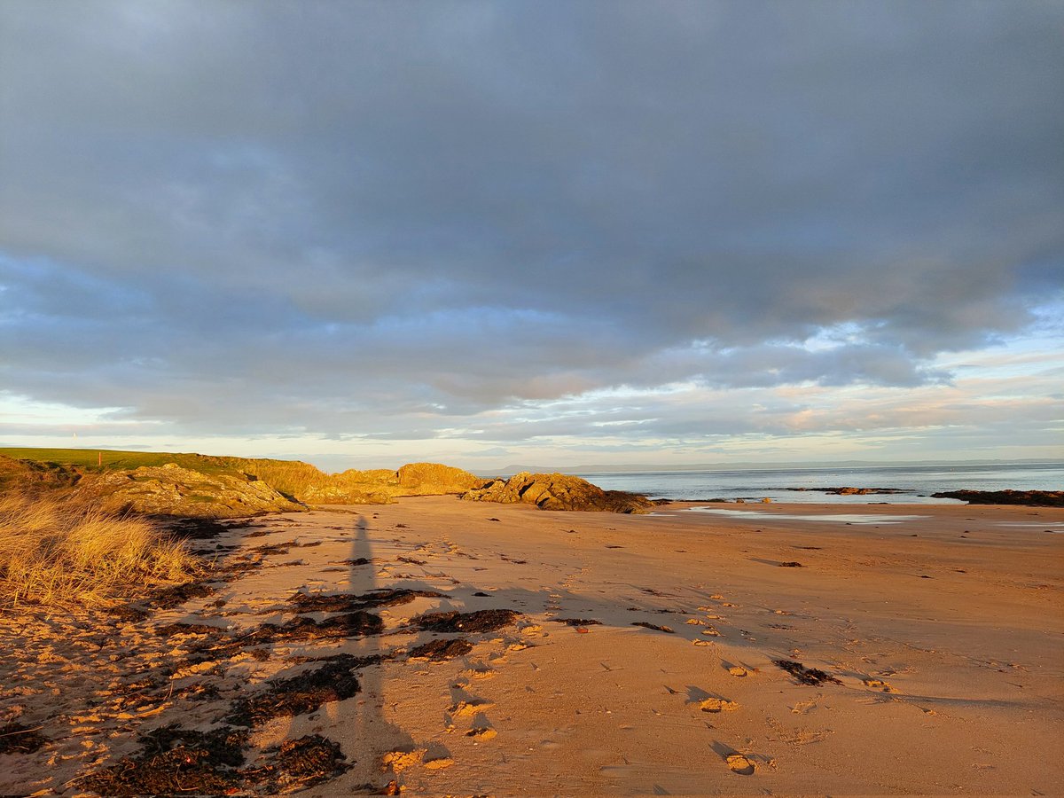 MelSherwood_'s tweet photo. Just looking at some of the photos I've snapped on my phone since being back in Scotland the last 2 weeks and I'm feeling so grateful. There's not much light at this time of year but its beautiful at times. #livingbythesea #soulnurturing #beachwalks #naturenurtures #bemoreRED https://t.co/49dlhIcpel