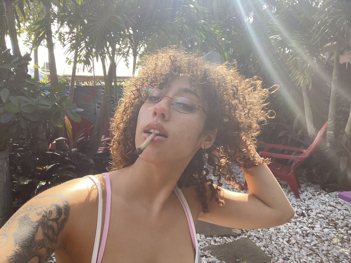 Kira Perez on Twitter: "Guess which big dick I’m after😏"