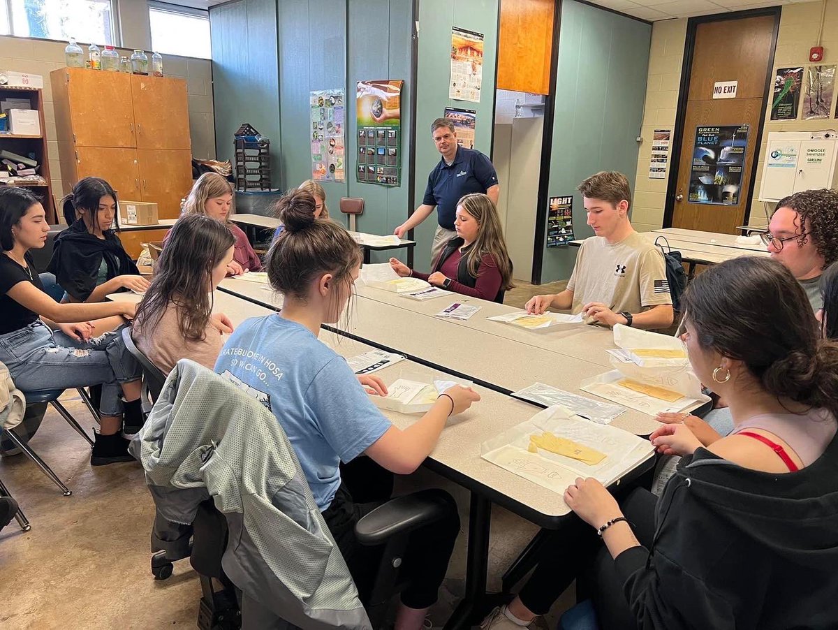 ChooseNorthern's tweet photo. Our Chief Medical Officer, Dr. Jason Edsall, had the pleasure of speaking to the Surry Early College @hosafhp HOSA Future Health Professionals students about #EmergencyMedicine careers &amp; taught them suturing techniques.
#choosewellchoosenorthern #surryearlycollege #hosanc #ctenc https://t.co/EnRFLqMEkv