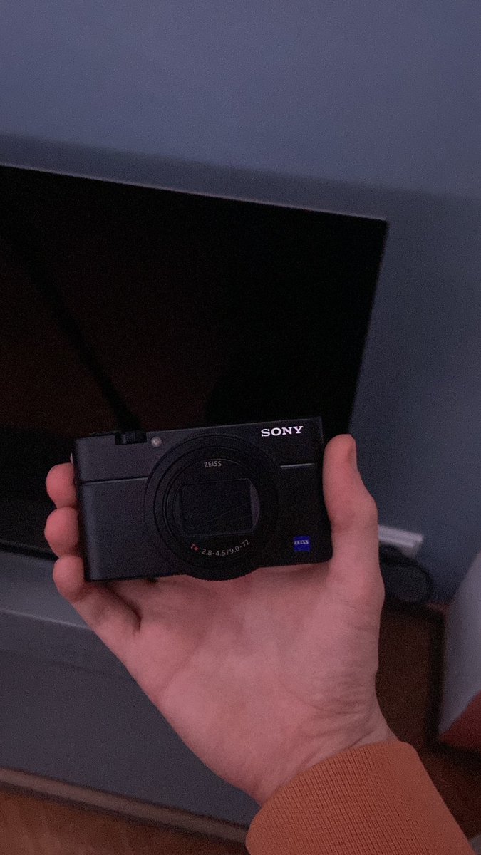 technik_power_'s tweet photo. Seit langem nehme ich mal wieder ein Video auf. Es handelt von einer ganz besonderen Kompaktkamera :) https://t.co/rqn7f0patN