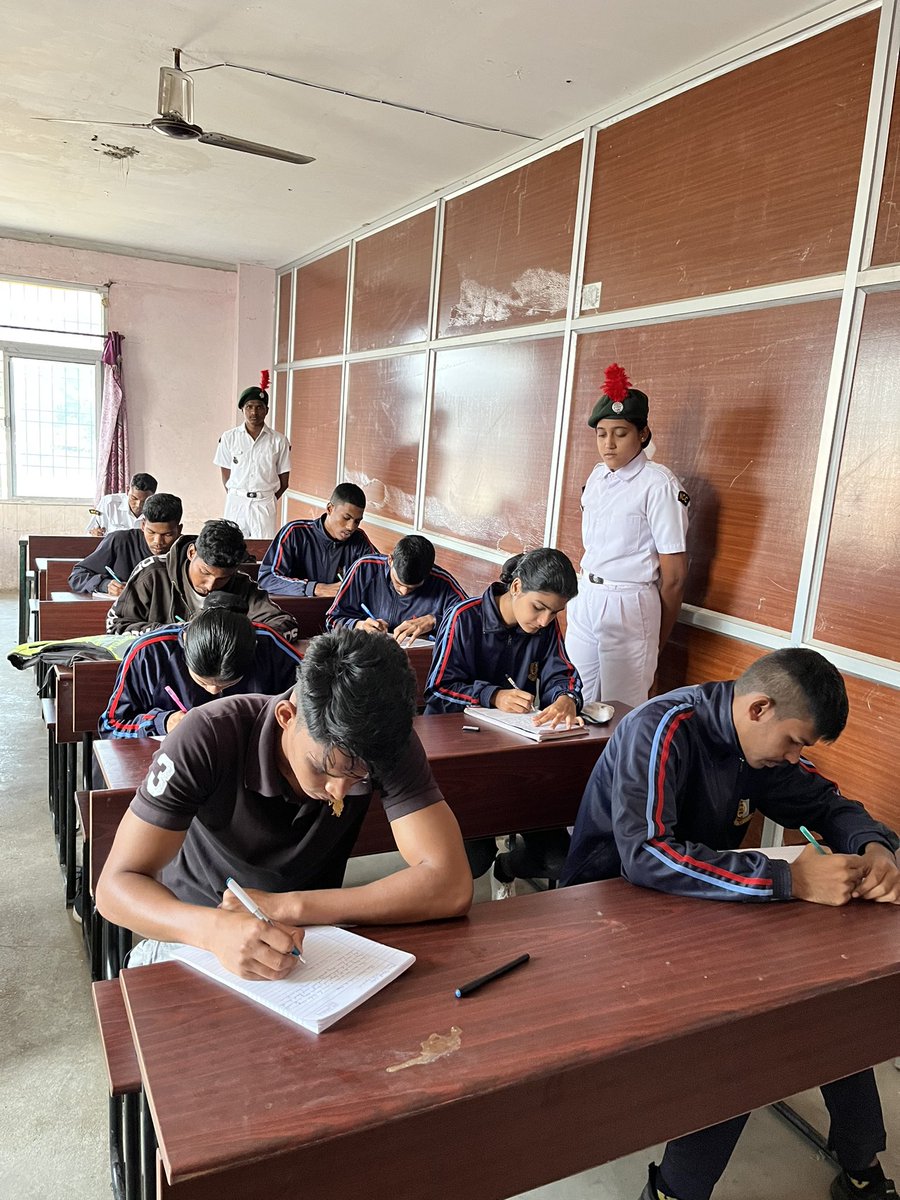 ku_naval_wing's tweet photo. Essay Writing Competition 
Drawing Competition 
#puneetsagarabhiyan 
On the occasion of #NavyDay2022 

@ku_naval_wing @hirakudwarrior @kalinga_sagar https://t.co/JshvGRZZHa