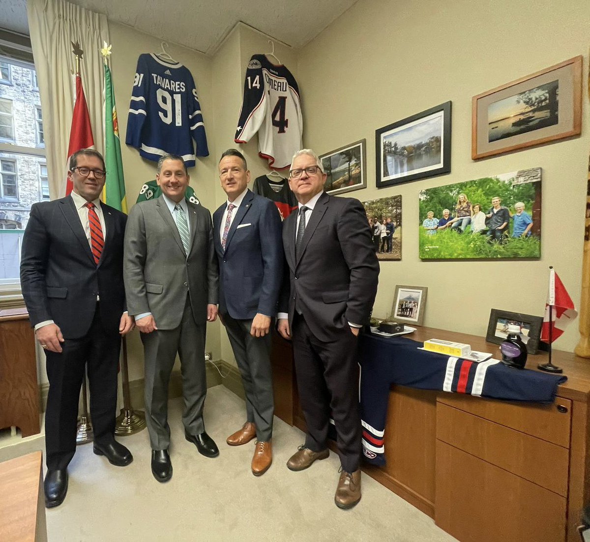 GregRickford's tweet photo. Pleasure meeting with @CPC_HQ members with shadow cabinet responsibilities in Northern Development & Indigenous Affairs.
We continue to work with federal counterparts on creating economic success & improving the quality of life for Indigenous & northern communities in Ontario. https://t.co/YDatOtDC0E