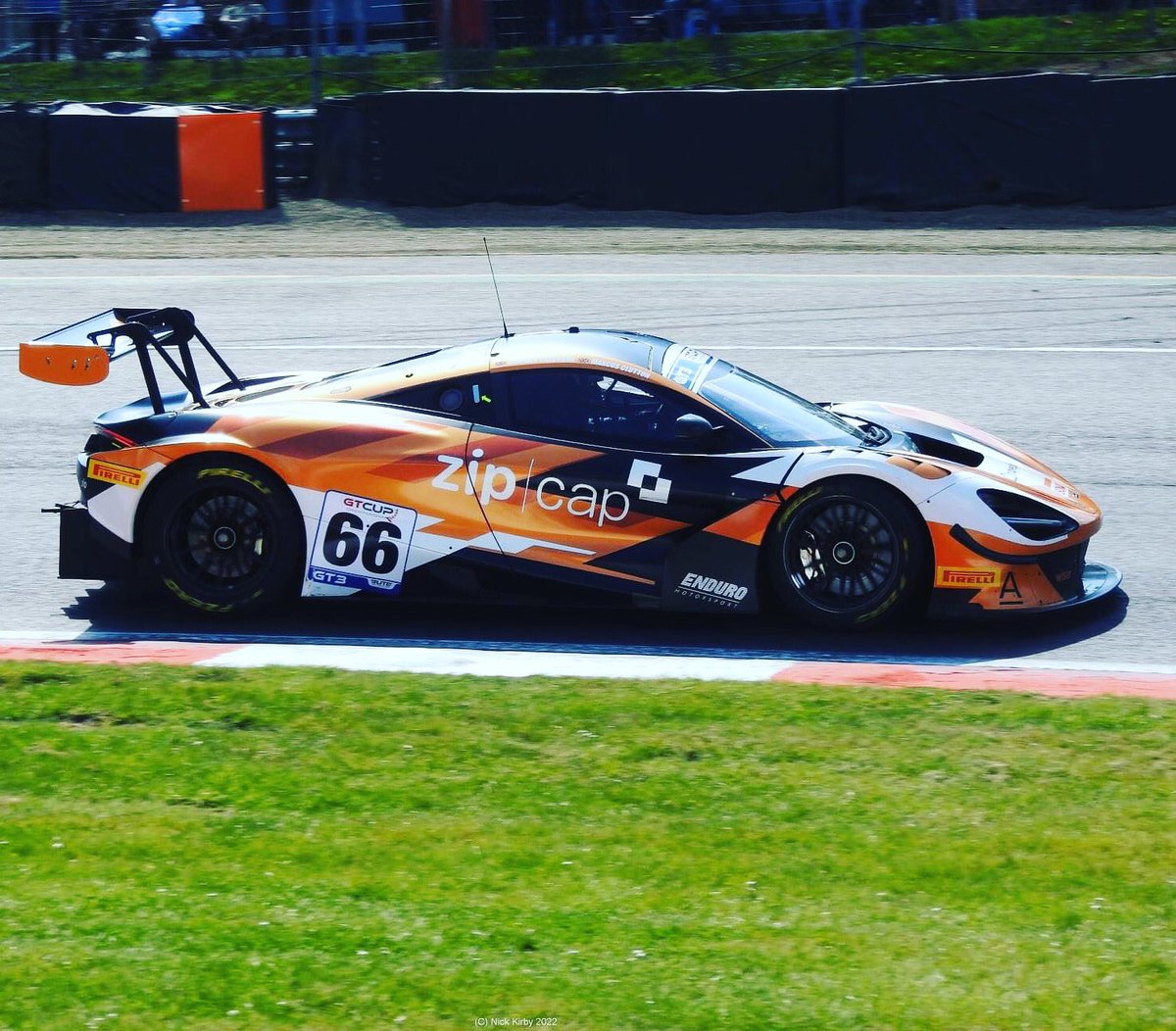 KirbysCarBlog's tweet photo. #MotorsportMonday #McLarenMonday #WouldLoveToDriveIt #EnduroMotorsport #MorganTillbrook #MarcusClutton #BrandsHatch #KirbysCarBlog https://t.co/NatTvsr8yX