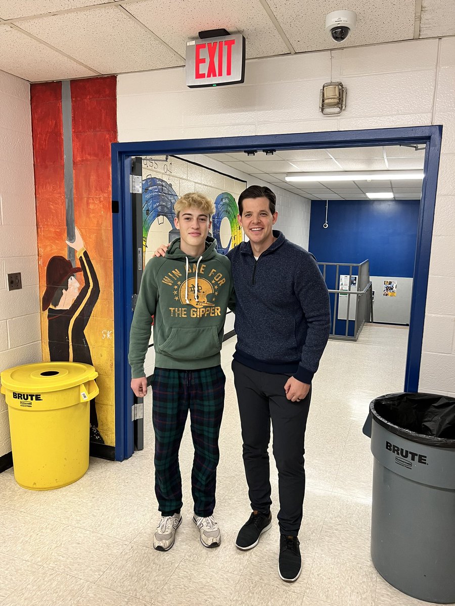 speaksobriety's tweet photo. Almost every day I pass @RamseyHSNJ, often on my way to speak at schools all over the country. Today I got to stop in to share my story in junior health classes. Thank you @ramseyNJschools &amp; @RamseyAlliance for making this happen! @drmatthewmurphy https://t.co/CH30zgOWai
