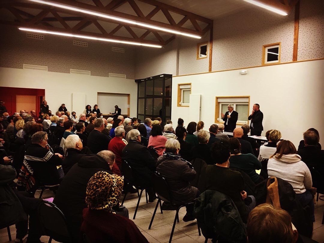 FetetJules's tweet photo. Rencontre / débat ce soir sur la #FindeVie, organisée par @ViryStephane.

Je suis intervenu pour insister sur la nécessité impérieuse de reconstruire le système public de santé, et ai appuyé le sujet de la santé mentale, toujours oubliée dans les débats sur le sujet. https://t.co/TTceih0ICk