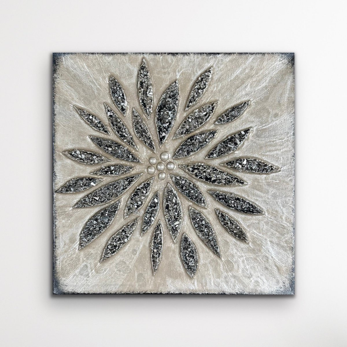 MKLongArt's tweet photo. Small Square Artwork, Original Art, Textured Abstract Flower Painting, Black, Beige, Cream, Rustic Art, Rustic Painting, Farmhouse Decor https://t.co/5Ebd3jjTCA #decoration #artforsale #art #artist #artonline #originalart #Etsy #home #SquareArtwork https://t.co/TATWXS9HNi