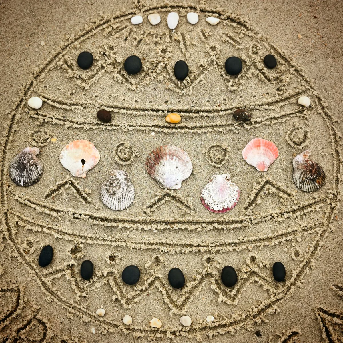DigiDaughter's tweet photo. OPEN DOOR No. 5
SHORELINE ADVENT CALENDAR
December 5th - #AdventCalendar #Dec05 #bauble #baubles #shiny #seaweed #feather #Pebble #shell #Decorations #christmas #beachart #sandart #handwriting #pebbleart #shellart #SandBanksy #ShorelineSally https://t.co/5FuZx51eio