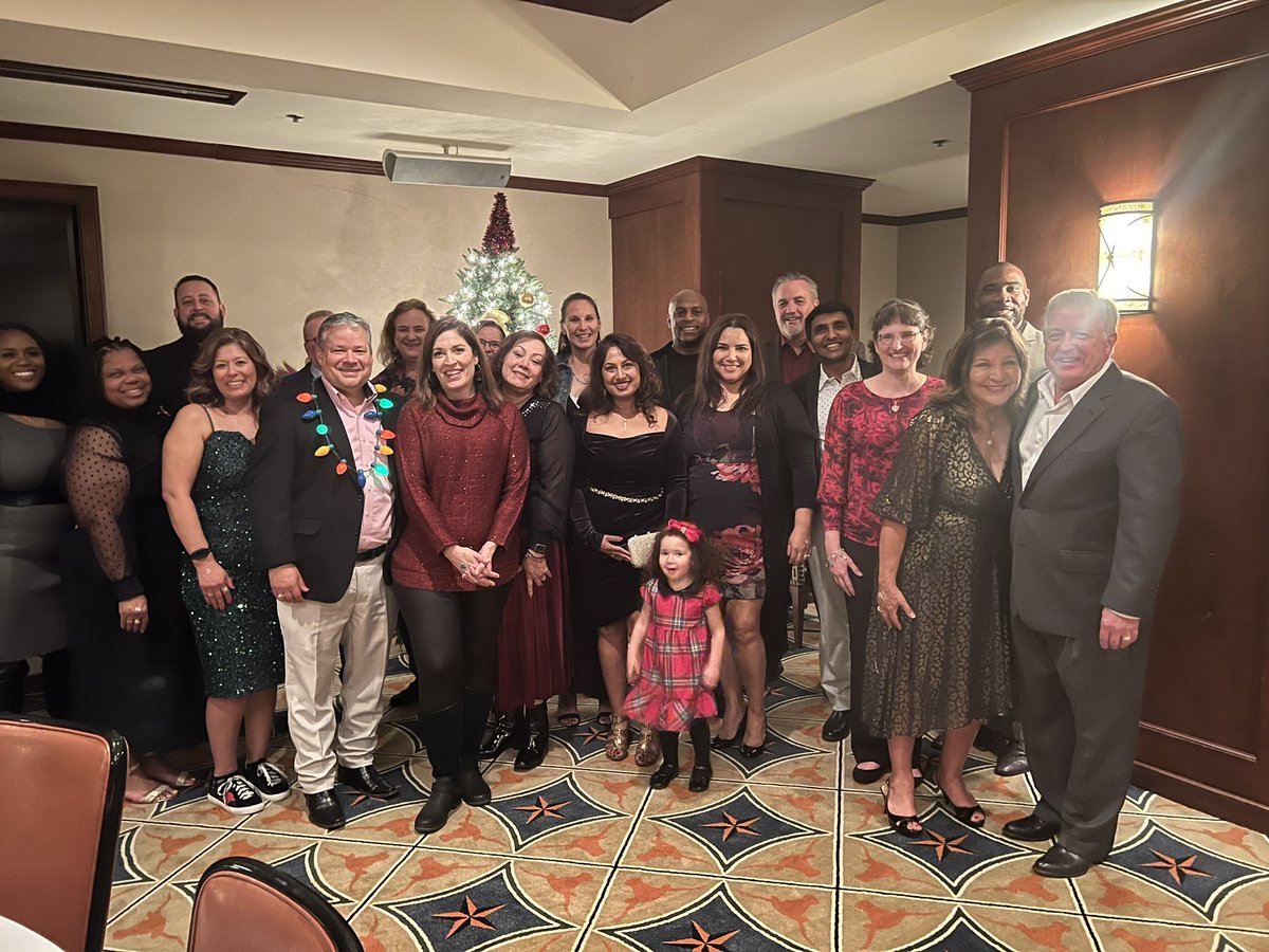 DavidCVasquez's tweet photo. Had a wonderful time this past weekend with our @ElevationHR_1   Family at our Annual Holiday Celebration! I am proud of the Team and Culture we are creating and am grateful for our employees and their families! Let’s Elevate more in 2023! #grateful #culture #team #elevate https://t.co/l5AgPR5OpW