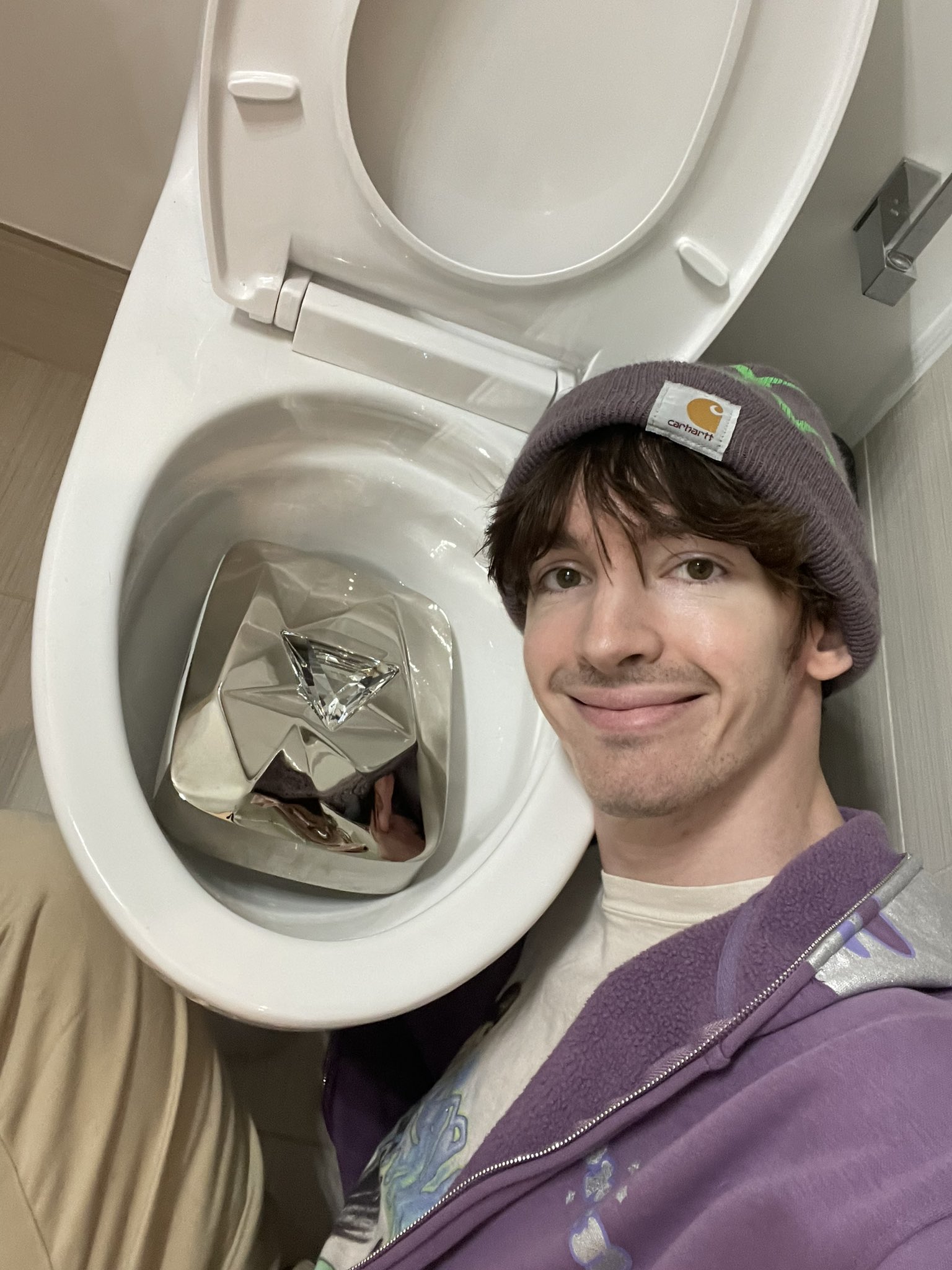 albert-on-twitter-they-sent-me-the-uhhhh-piss-and-shit-award-kinda