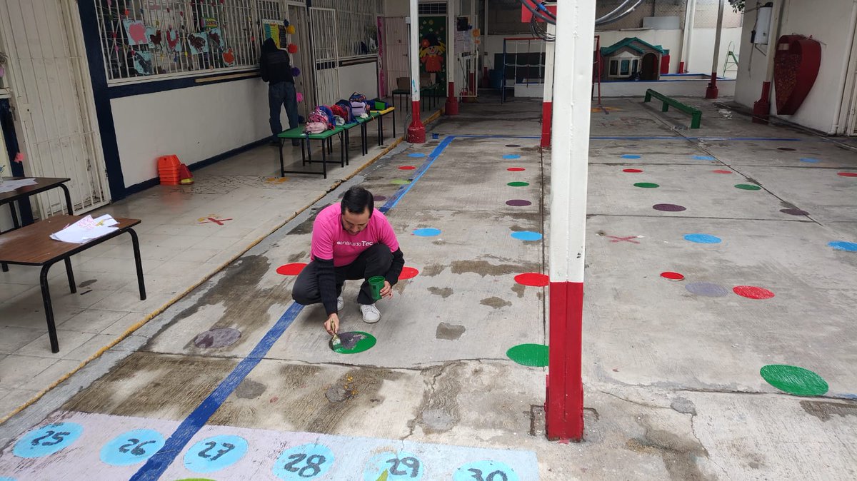 InnovaPrint's tweet photo. Participamos en conjunto con el @TecdeMonterrey en el Día del #VoluntariadoTec con el que colaboramos para que los niños y niñas de la escuela Preescolar Jesús Saavedra Sánchez tengan un espacio agradable y alegre donde puedan disfrutar de su recreo. https://t.co/SvGZCXwbOx