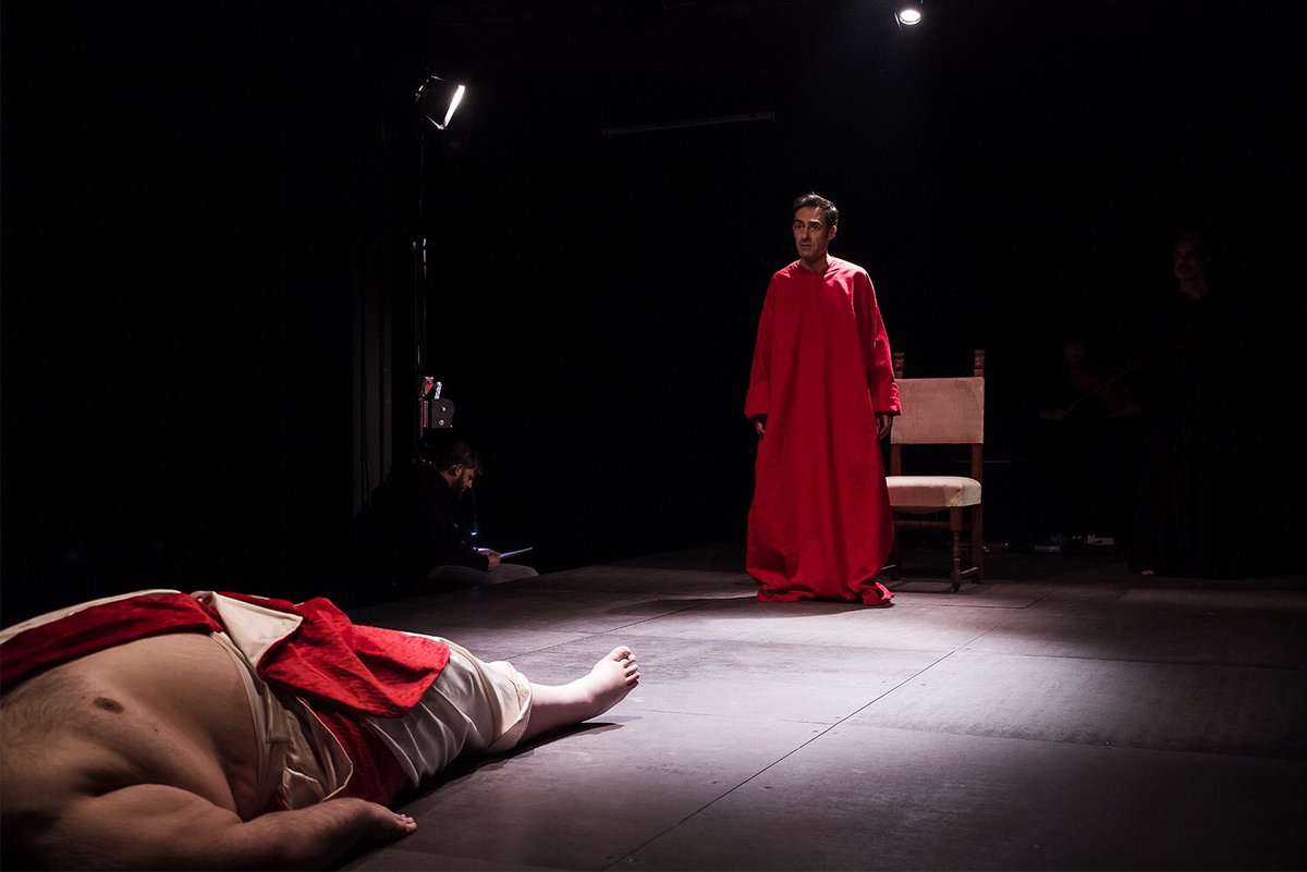 Teatro dei Venti (@teatrodeiventi) on Twitter photo Dal 2 al 12 dicembre con #GiulioCesare nel #CarcerediModena, il primo capitolo della trilogia #shakespeariana <a href="/MiC_Italia/">Ministero della Cultura</a> <a href="/AssCulturaER/">Assessore Cultura ER</a> <a href="/cittadimodena/">Comune di Modena</a> Foto di #ChiaraFerrin <a href="/KikiFerr/">Kiki Ferr</a> Dal 2 al 12 dicembre con #GiulioCesare nel #CarcerediModena, il primo capitolo della trilogia #shakespeariana <a href="/MiC_Italia/">Ministero della Cultura</a> <a href="/AssCulturaER/">Assessore Cultura ER</a> <a href="/cittadimodena/">Comune di Modena</a> Foto di #ChiaraFerrin <a href="/KikiFerr/">Kiki Ferr</a>