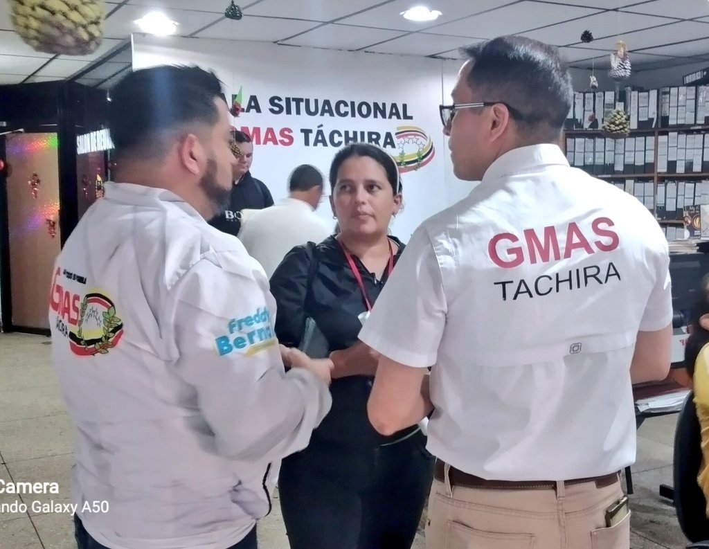 BermudezJoseA's tweet photo. #05Dic || En Desarrollo || La Sala Situacional de la @tachira_gmas y el Jefe Regional de los Clap @carlosperez_ch activos con la actualización de los censos, #Hoy todos estamos avocados a atender admistrativamente a los Tutores y Tutoras Municipales 
@FreddyBernal 
@LealTelleria https://t.co/7Ubms4Mt5i
