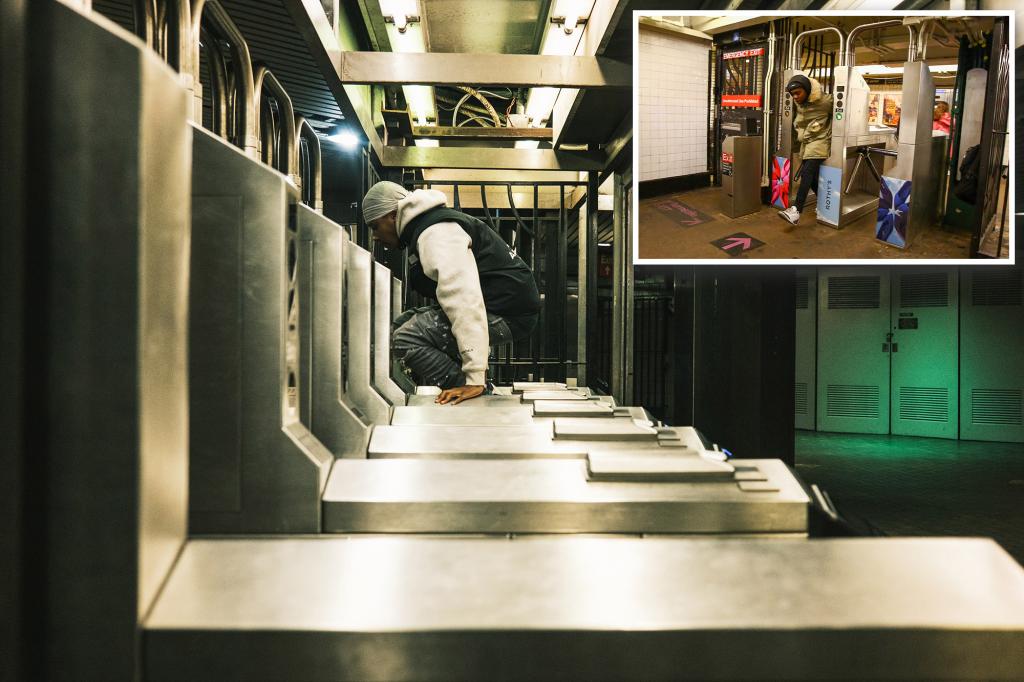 nypmetro's tweet photo. MTA looks to redesign subway turnstiles to crack down on rampant fare beating https://t.co/b6DYZROOZU https://t.co/s6KreyEp2C
