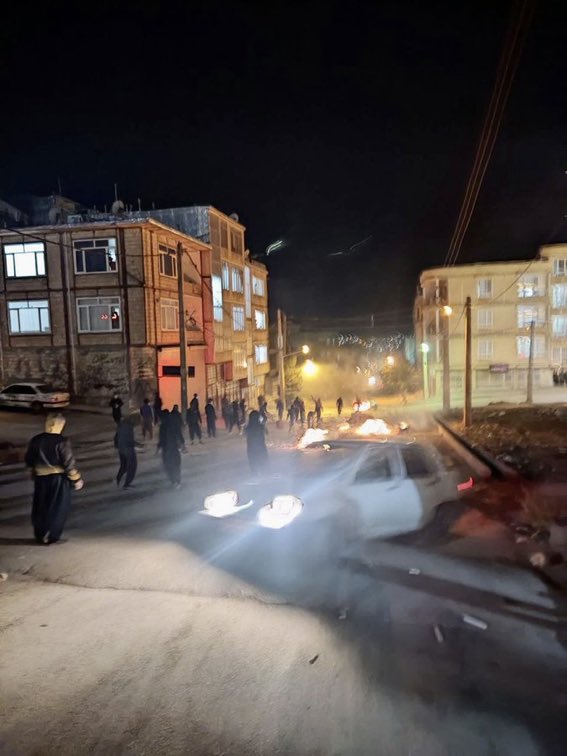 AlinejadMasih's tweet photo. Tonight, Iranians are protesting the regime everywhere. I received this photo from the Kurdish town of #Javanroud.

“Hi Masih. The regime’s militia is attacking us with heavy guns, but we’re fighting back. Internet is so slow that I could barely send this photo”

#IranRevolution https://t.co/GbWDpGbpiB