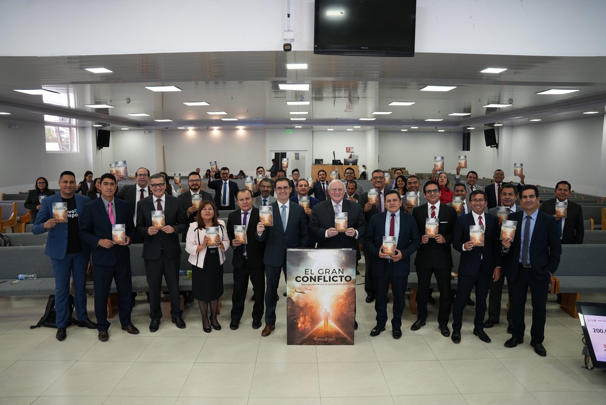 🔴 #ConcilioAnualUE |SEHS ECUADOR🇪🇨
¡Somos un ministerio profético, el minsiterio de la página impresa! Pr. Carlos Correa. 
26 236 libros misioneros entregados, 151576 hogares visitados, 840 interesados y 36 bautismos con colportores. 200 mil Libros misioneros 2023