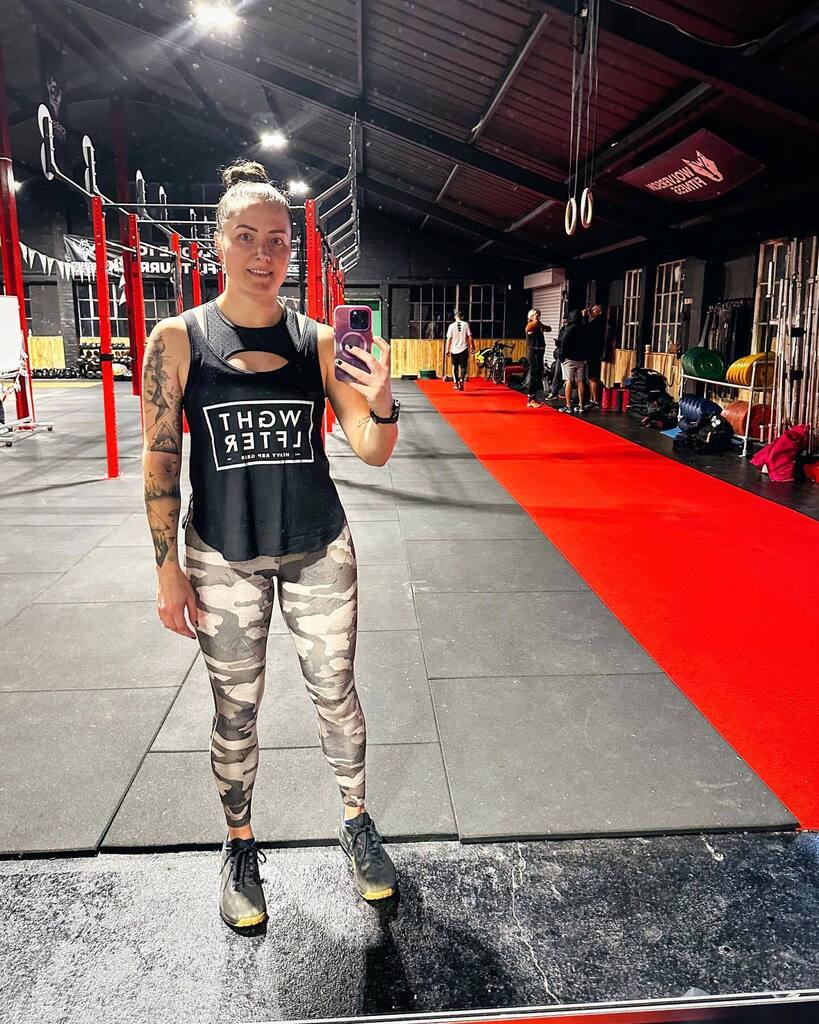 Back to 6am club! ⏰💪🏼 Trying to do what I can with what I’ve got… whether that means fitting in CrossFit classes around work, December events and time with family, or if it’s adapting the workouts themselves so I don’t cause unnecessary delay to my healing process. This morn…