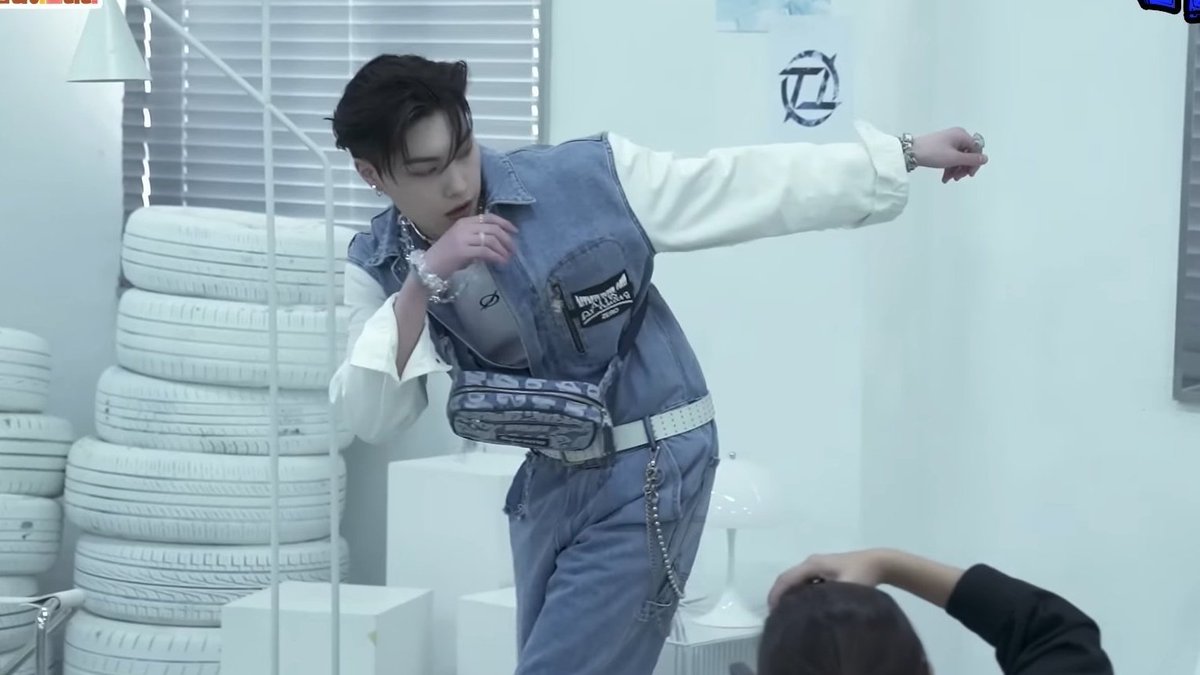 RDYFEED's tweet photo. ㅡ 🤍
#RENTA jacket shooting behind ♡

#TO1 #티오원 #렌타 
#UP2U #얼음땡 https://t.co/CQRcRE9qBW