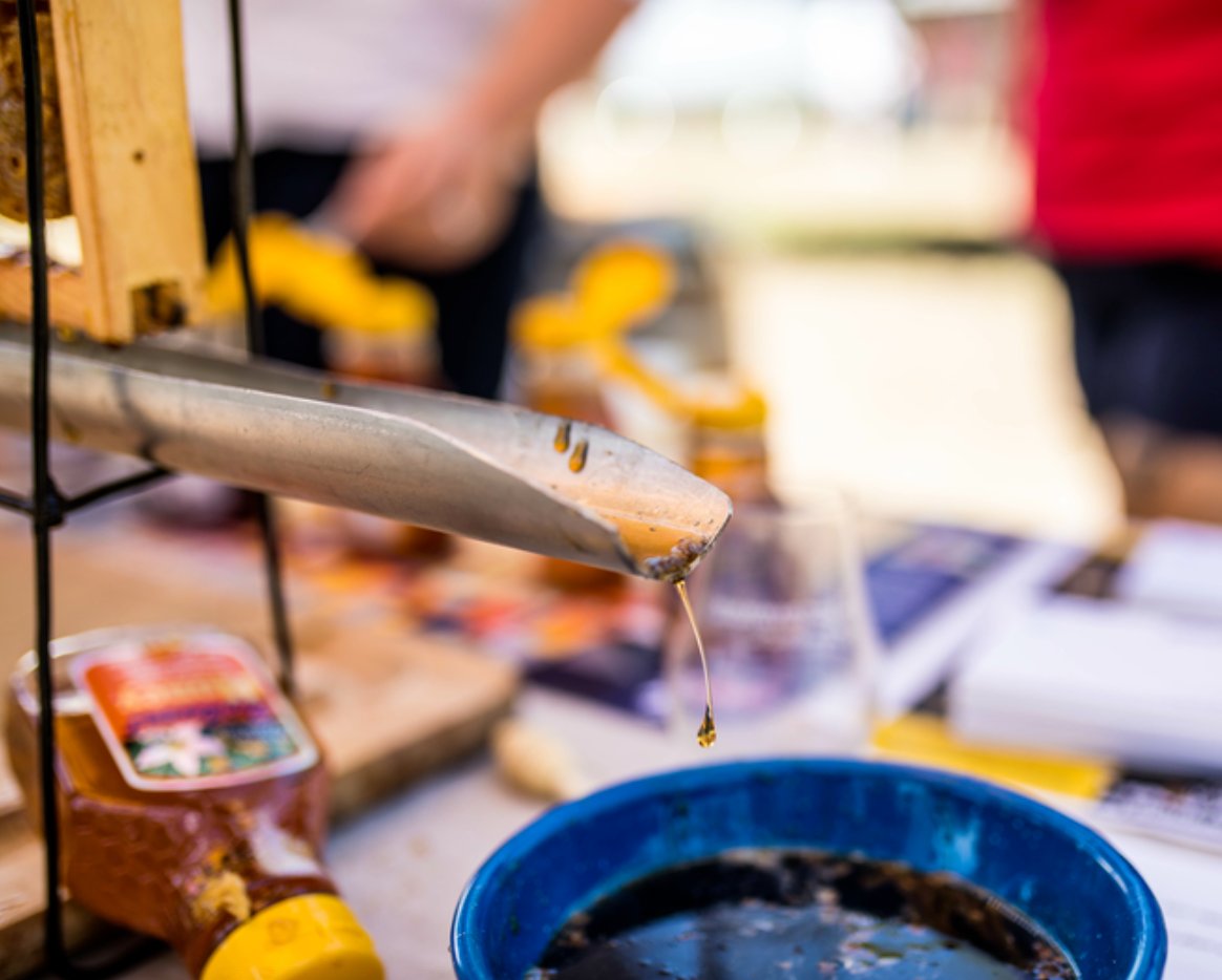 When we say every drop counts, we mean it! Did you know that the average honey bee will only produce around a tablespoon of honey in its lifetime? Thank you to our hard-working winged friends! #localhoney #honeyfacts #didyouknow